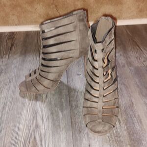 DHeart 4.5" heel ankle boot Sz 9